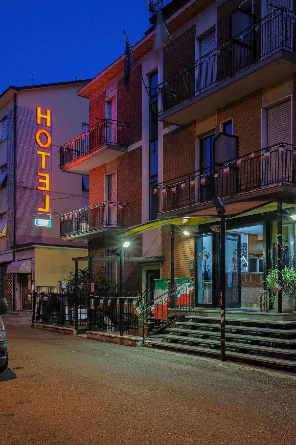 Vip Hotel Piacenza Exterior foto