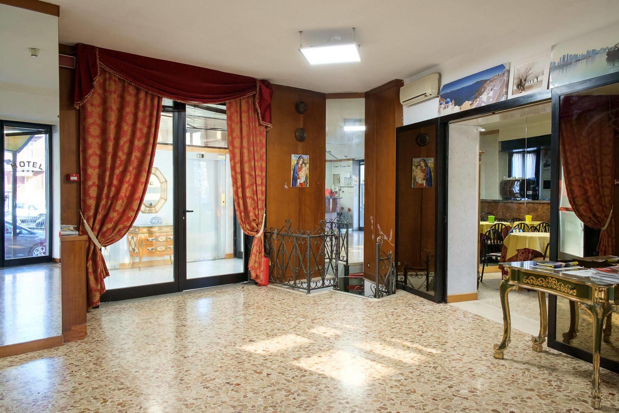 Vip Hotel Piacenza Exterior foto